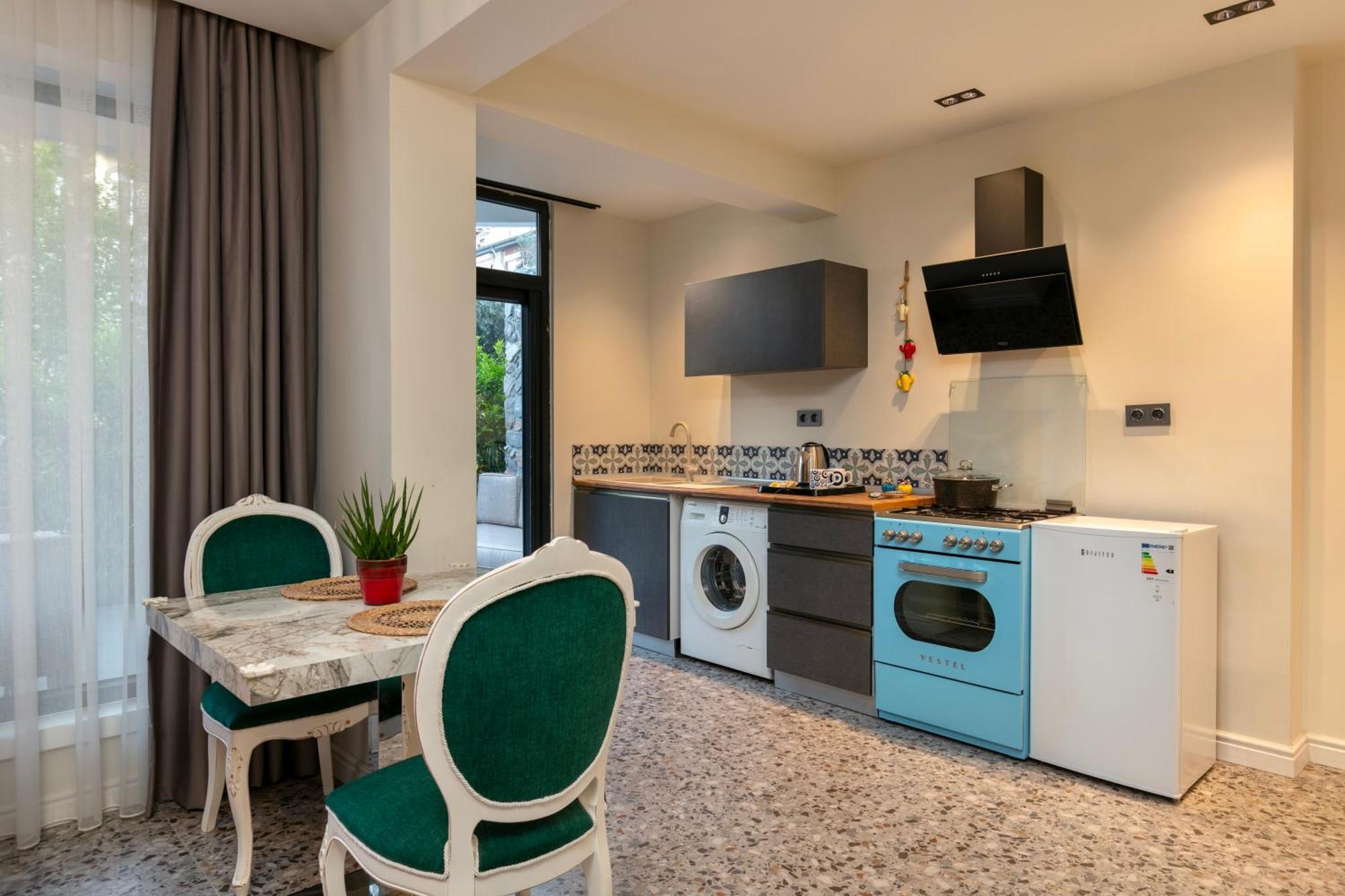 Wolf Suites Анталия Екстериор снимка