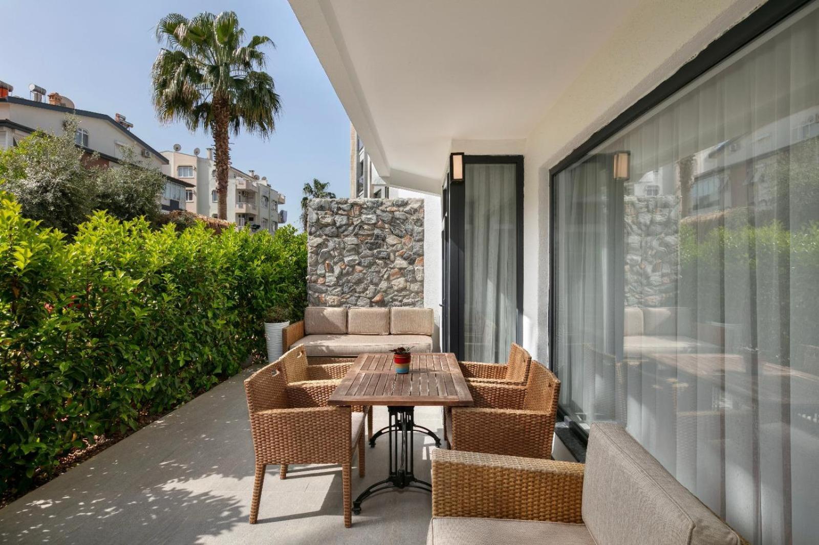 Wolf Suites Анталия Екстериор снимка